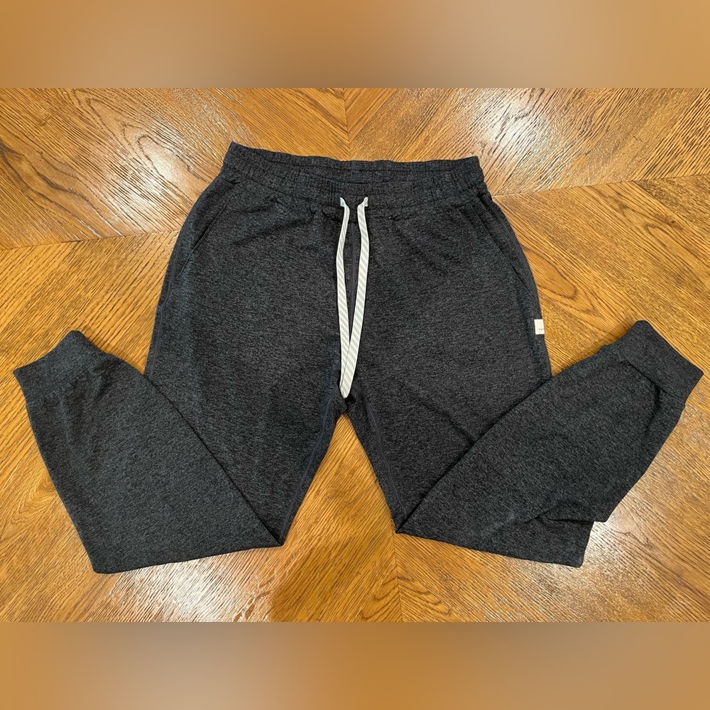 Vuori Gray Cropped Joggers